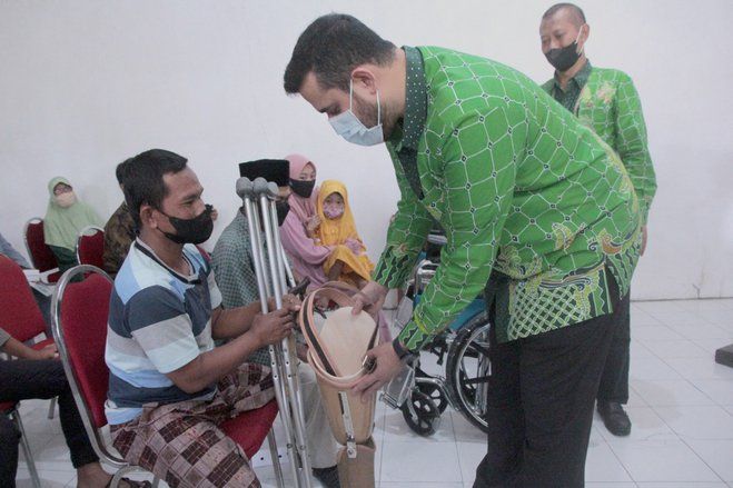 Pemkot Probolinggo Bantu Kaki Palsu dan Sembako bagi Disabilitas dan Yatim