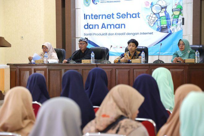 Sosialisasi Internet Sehat untuk Santri di Kota Probolinggo