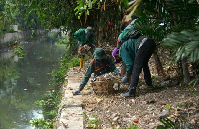 Percantik Sungai, Kawasan Kalibokor Surabaya Dibersihkan