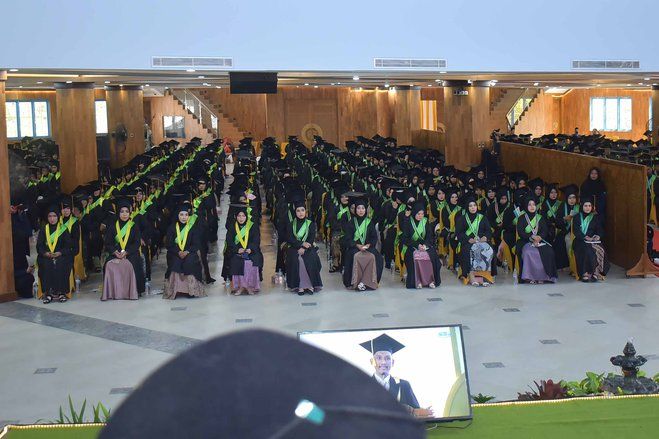 Sebanyak 991 Mahasiswa UNIB Ponpes Sukorejo Situbondo Diwisuda