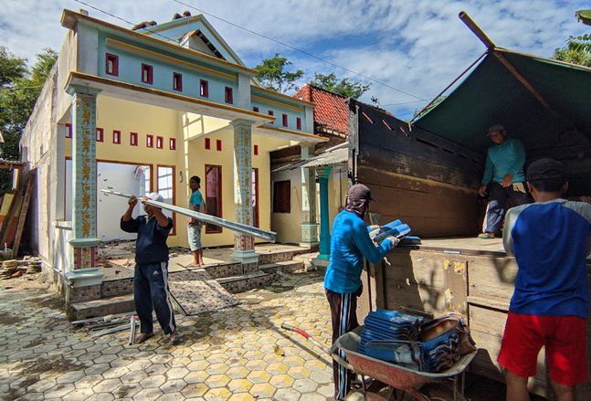 Terjadi Lagi, Istri di Ponorogo Hancurkan Rumah Sendiri Karena Cemburu