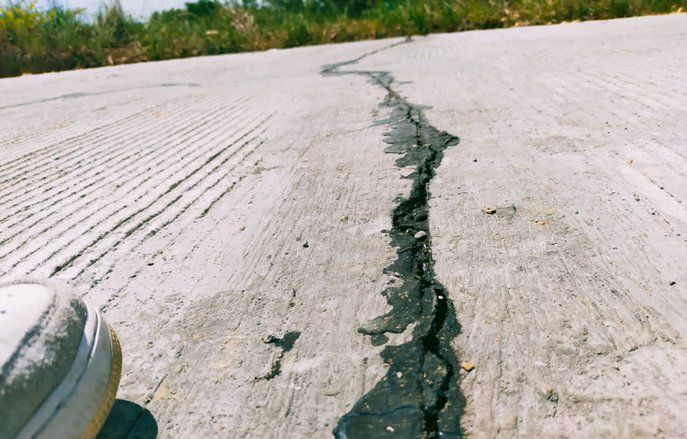 Habiskan Ratusan Juta, Kondisi Jalan Rabat Beton di Omben Sampang Bikin Geleng-geleng Kepala