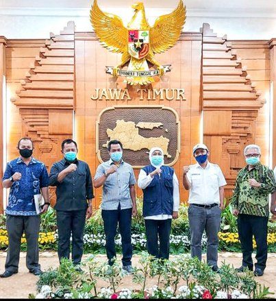Khofifah Surati Jokowi, Isinya Permohonan Penangguhan UU Omnibus Law