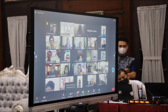 Di Balik Keseruan Open House Virtual Wali Kota Surabaya, Ajak Main Kuis Berhadiah Produk UMKM