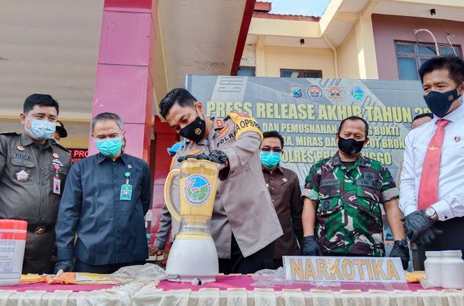 Puluhan Ribu Butir Okerbaya, SS, Miras dan Knalpot Brong Dimusnahkan
