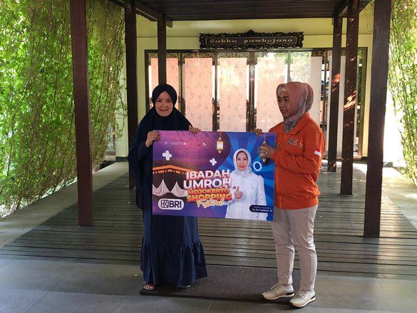 Ning Ita Berikan Hadiah Umroh Pemenang Shopping Festival 2023 