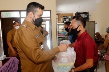 Mantan Narapidana Warga Kota Probolinggo Diberi Bantuan Sembako