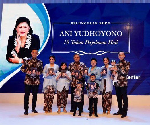 Ani Yudhoyono Tulis Buku 10 Tahun Perjalanan Hati