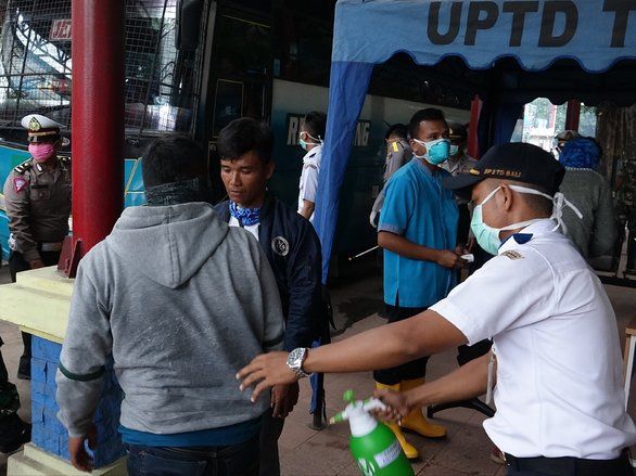 Pulang dari Surabaya, Tiga Kuli Asal Probolinggo Panas Tinggi