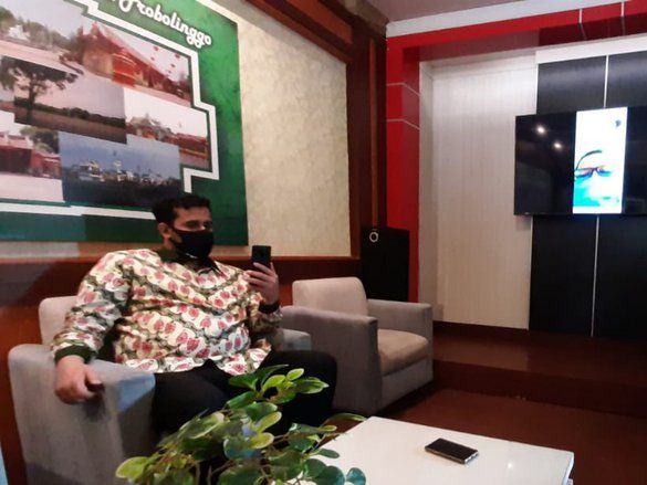 Wali Kota Probolinggo Beri Motivasi Pasien Positif Covid-19 Lewat Video Call