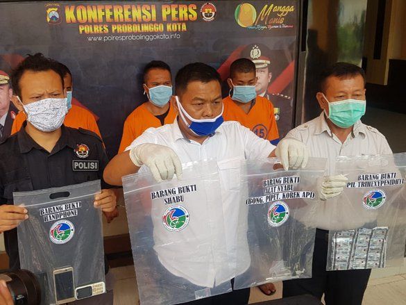 Jenuh Wabah Covid, Dua Pria Ini Malah Konsumsi Sabu