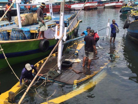 Diduga Melebihi Muatan, Kapal Nelayan Nyaris Tenggelam di Laut Probolinggo