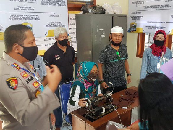Kampung Tangguh Ini Terapkan Protokol Kesehatan hingga Produksi APD Covid-19
