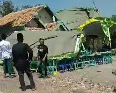 Waspadai Angin Kencang di Musim Peralihan, Tenda Khitanan Warga Roboh