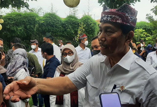 Luhut: Pemerintah Tak Ingin Buru-buru Tetapkan Endemi Covid-19