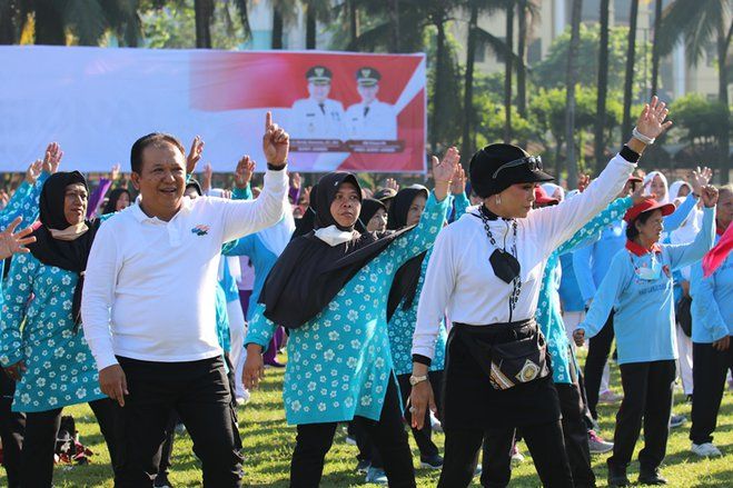 Peringati Hari Lansia, Ribuan Lansia Ikuti Senam di Alun-Alun Jember 