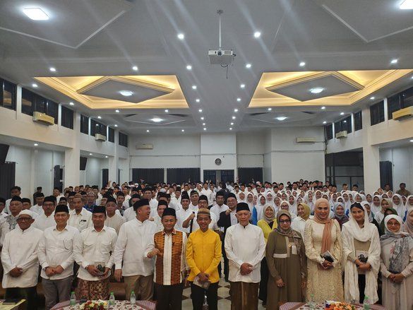 Safari Ramadan di Jombang, Bahlil: Jangan Semua Hal Dipolitisasi