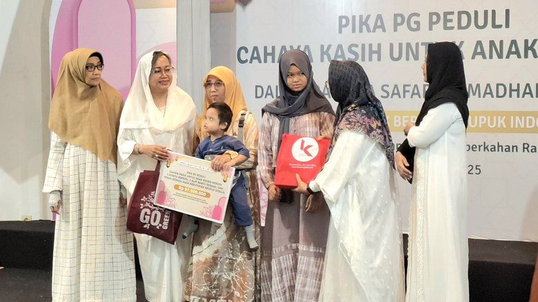 Pupuk Indonesia Bagikan Berkah Bagi 72 Anak Asuh PIKA Petrokomia Gresik