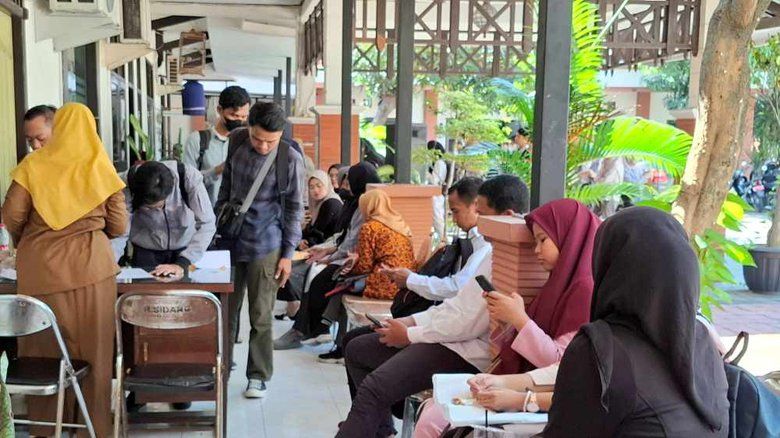 Ribuan Pencari Kerja Serbu Walk-In Interview Disnaker Gresik