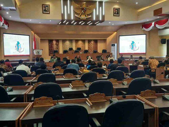 Petani Plumpang Geruduk DPRD Tuban, Tuntut Normalisasi Kali Avour