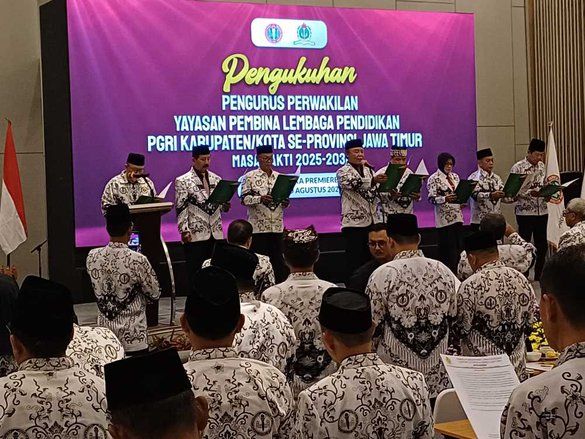 Di Pelantikan 34 Pengurus PGRI se-Jatim, Ketum: Tata Kelola Terus Dibenahi