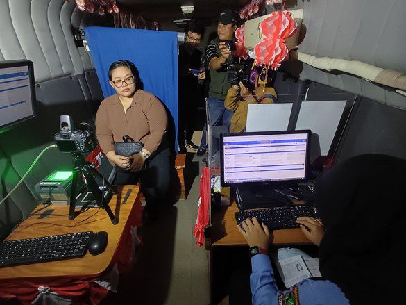 Polrestabes Surabaya Luncurkan ‘Simanis’, Layanan SIM Malam Hari di Taman Bungkul