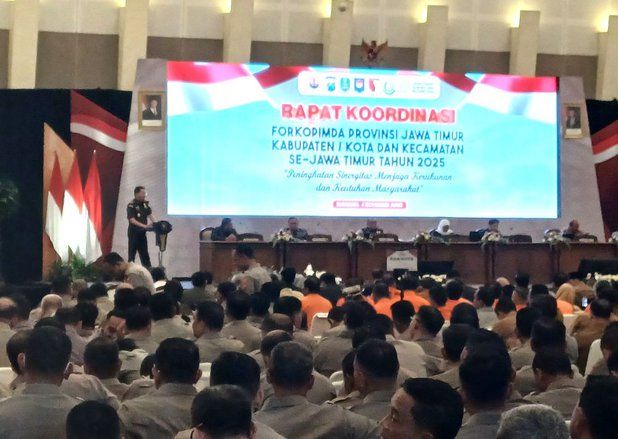Di Rakor Forkopimda se-Jatim, Wamendagri Tekankan Sinergitas Pusat dan Daerah