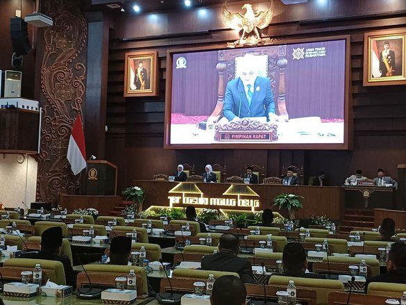 Pemprov dan DPRD Jatim Sahkan Dua Perda Strategis, Ini Daftarnya