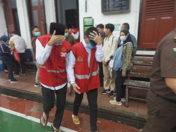 25 Terdakwa Pesta Gay Didakwa dengan UU Pornografi