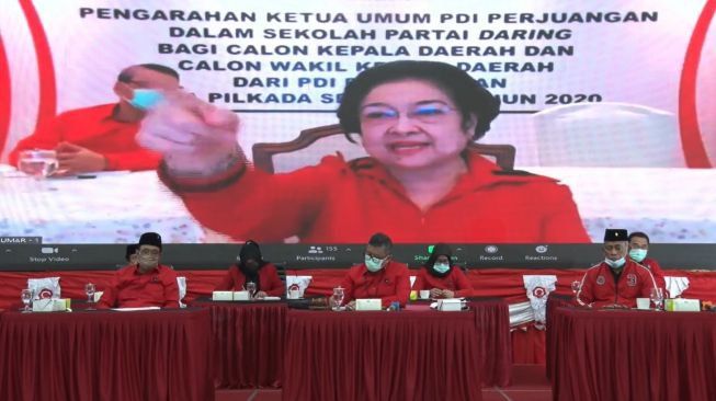 Sempat Tertunda Tiga Kali, PDIP Umumkan Siang Ini Pengganti Risma di Pilwali Surabaya