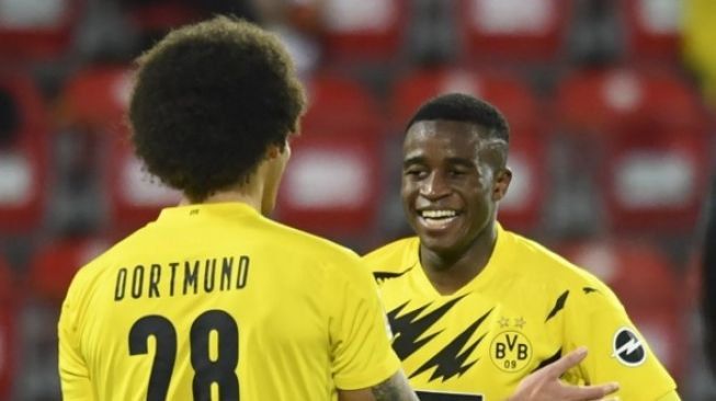 Dortmund Hajar 10 Pemain Hertha Berlin 2-0