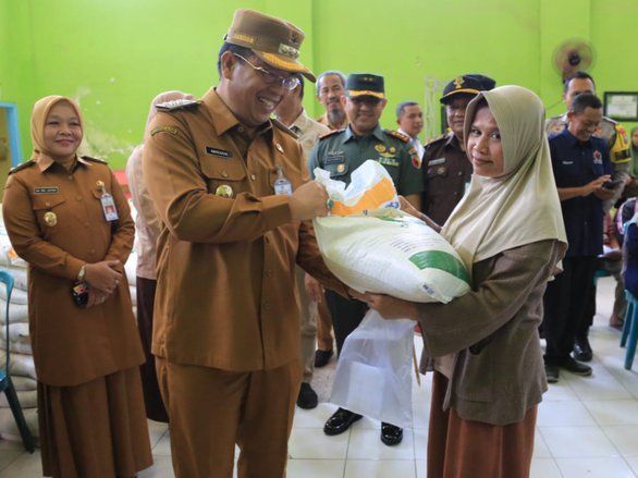 Pemkot Probolinggo Salurkan 342.640 Kilogram Beras untuk 17.132 KPM