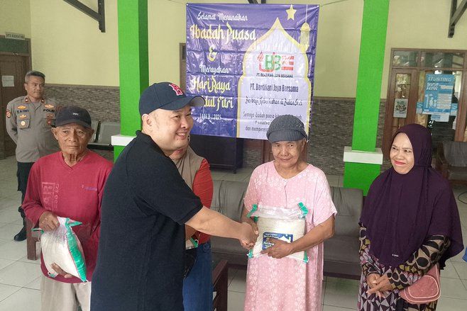 Program CSR, Ribuan Warga Kota Probolinggo Terima Bantuan Beras