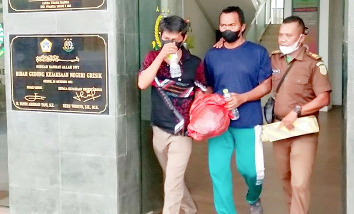 Kejari Gresik Eksekusi Dua Terpidana Korupsi Sarpras Olahraga