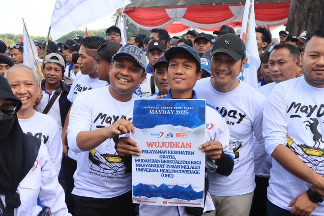 Bupati Tuban Janji Rumah Singgah di Surabaya, Pendidikan Anak Buruh hingga Perluasan UHC saat May Day