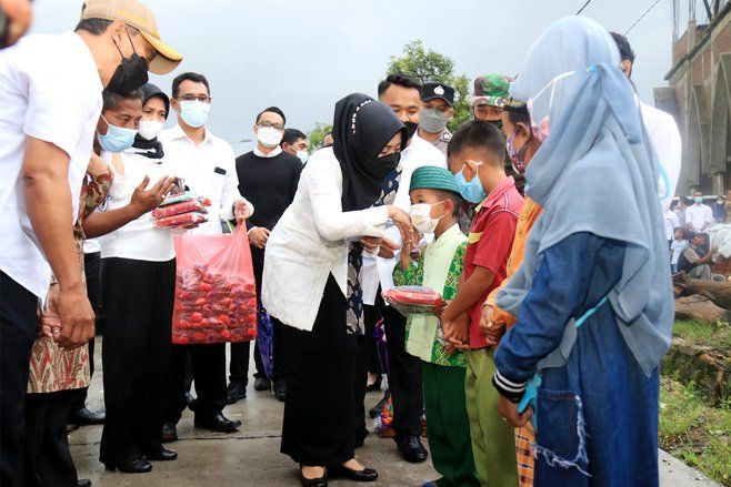  Resmikan Jalan dan Jembatan di Kemlagi, Ikfina : Upaya Tingkatkan Ekonomi