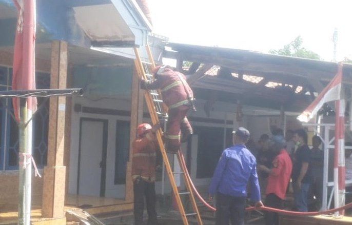 Rumah di&nbsp;Probolinggo Terbakarn Saat&nbsp;Ditinggal Cari Makan Oleh Pemiliknya
