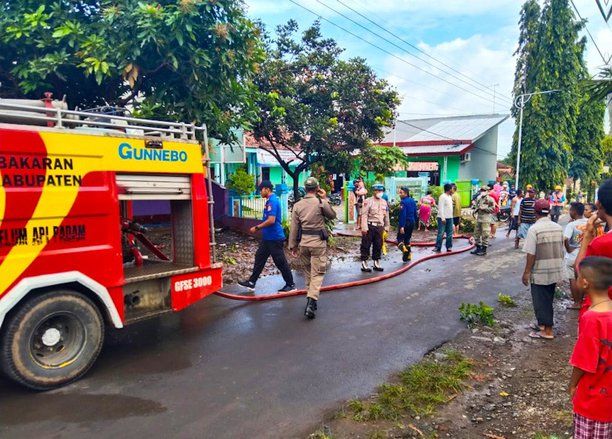 Klinik Bersalin di Situbondo Terbakar