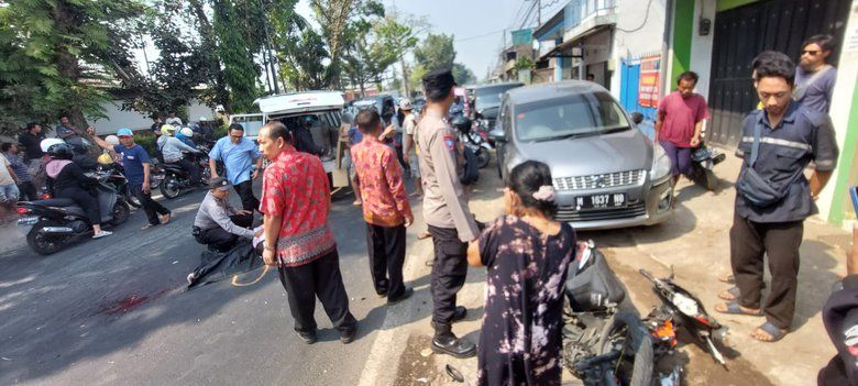 Tabrak Pikap dan Truk di Pakisaji-Malang, Pemotor Meninggal  