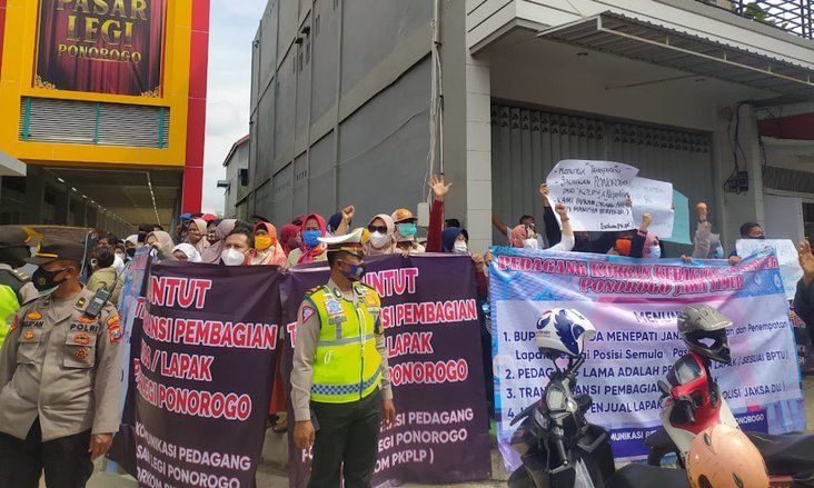 Peresmian Pasar Legi Dengan APBN Rp 133 Miliar Diwarnai Unjuk Rasa Pedagang