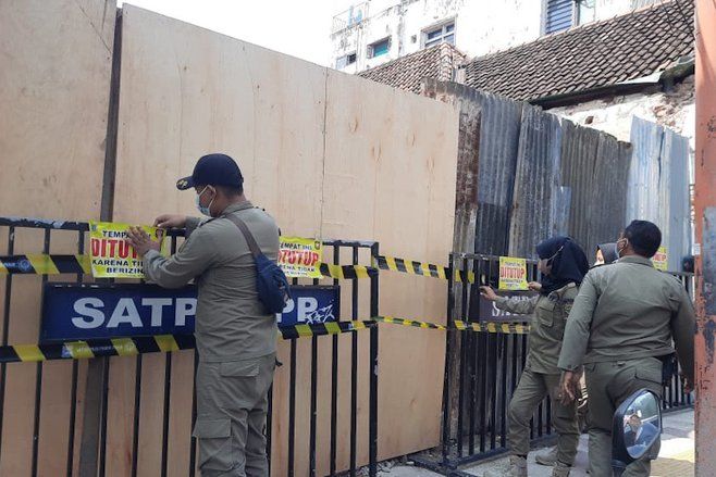 Mokong Lakukan Pengerjaan, Ruko di Mojopahit Mojokerto Disegel