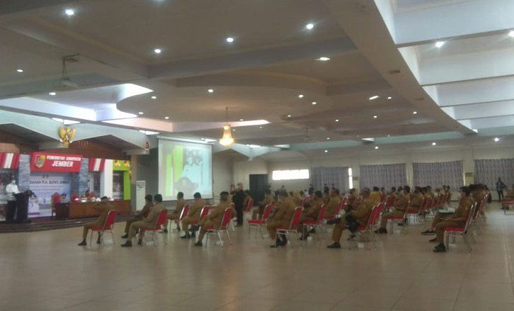 Rapat Perdana Plh Bupati Jember, Seluruh Pejabat Hasil Mutasi Faida Dikembalikan