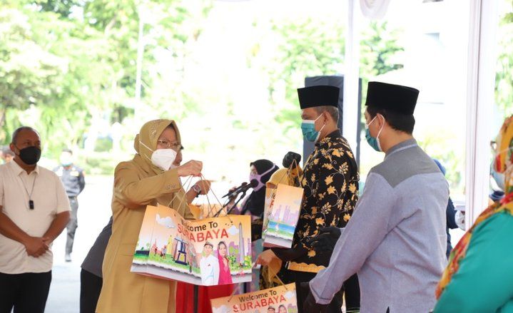 Modin di Surabaya Dapat Baju Hazmat, Masker dan Sarung Tangan
