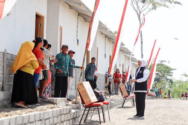 
Gubernur Jatim Resmikan 50 Rumah Relokasi Korban Tanah Gerak Blitar 