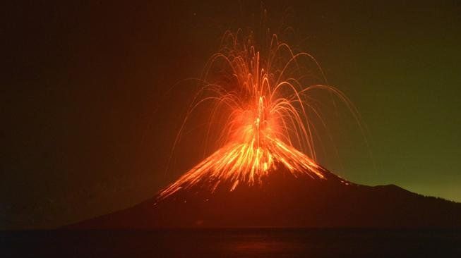 Gunung Anak Krakatau Meletus, Tinggi Kolom Mencapai 500 Meter