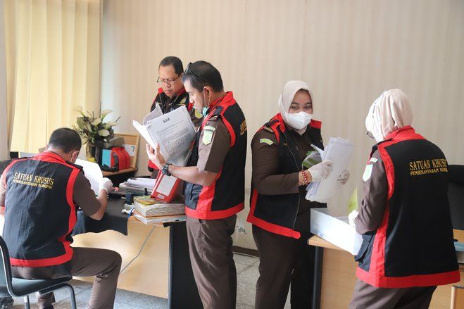 Terkait Korupsi Kredit Fiktif di BNI Gresik, Kejati Jatim Geledah Sejumlah Kantor di Surabaya