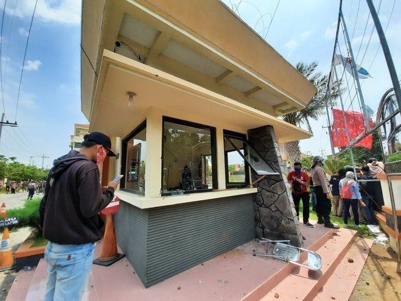 Fasilitas Gedung DPRD Kabupaten Probolinggo Rusak Akibat Kericuhan