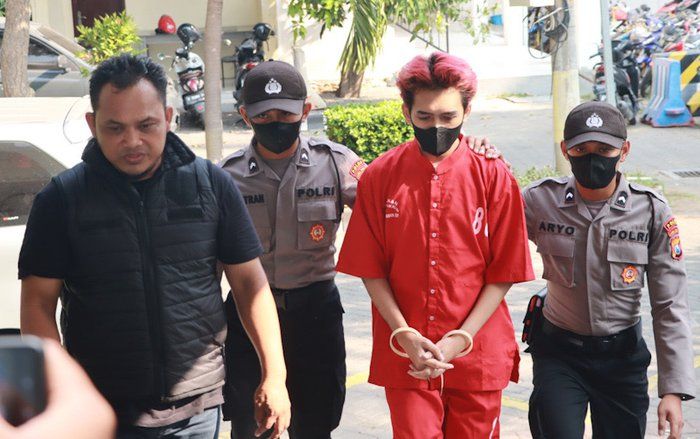 Jual&nbsp;3 Mahasiswi ke Pria Hidung Belang, Muncikari di Surabaya Diringkus