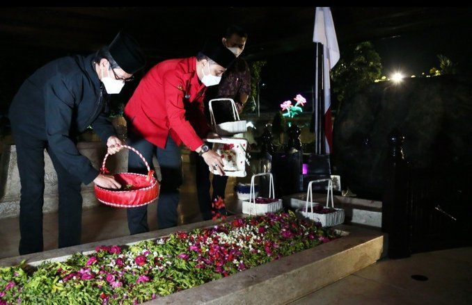 Di Peringatan Hari Kelahiran Bung Karno, Sekitar Area Pusara Gelar Doa Bersama dan Tabur Bunga