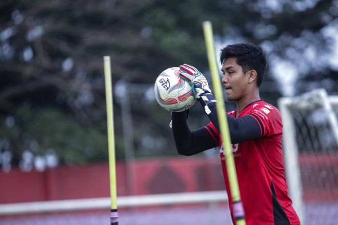 
Perkuat Posisi Penjaga Gawang, Persik Kediri Datangkan Miswar Saputra